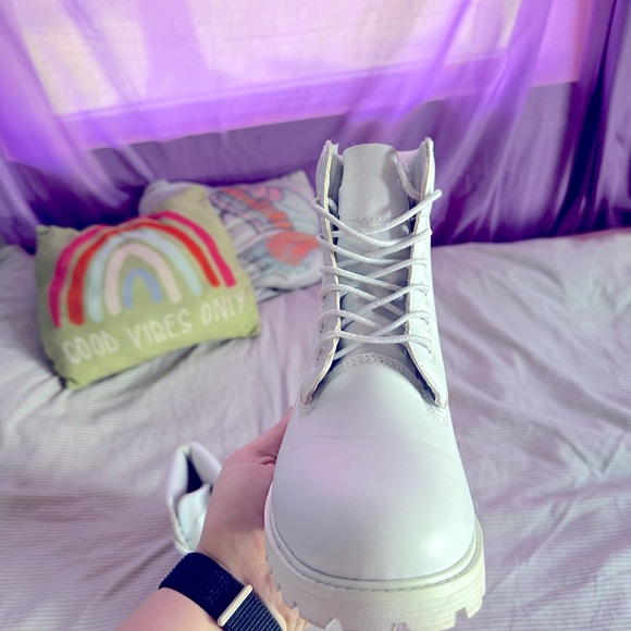 ⭐️LUGZ BOOTS, Sz. 10/41, White Leather, So Cute for the Cold!! EUC! ❄️ - Picture 2 of 15